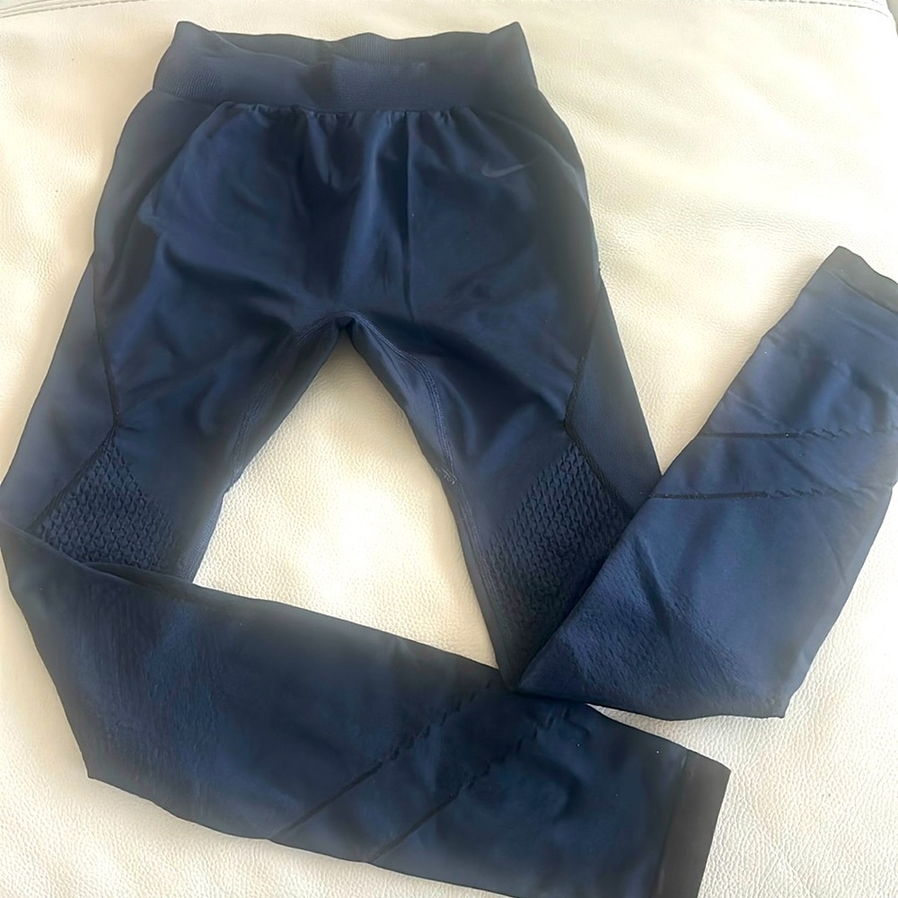 Nike Pro women’s compression running leggings Navy size xs excellent condition